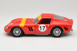 Ferrari 250 GTO #17 Bburago Sammlerborse Rot Bburago 1:18 3007-P1 Metall — Bild 4 von 8