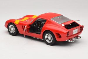 Ferrari 250 GTO #17 Bburago Sammlerborse Rot Bburago 1:18 3007-P1 Metall — Bild 5 von 8