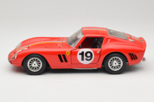 Ferrari 250 GTO #19 Rot Streifen 1962 Bburago 1:18 3011-P3 Metall — Bild 4 von 8