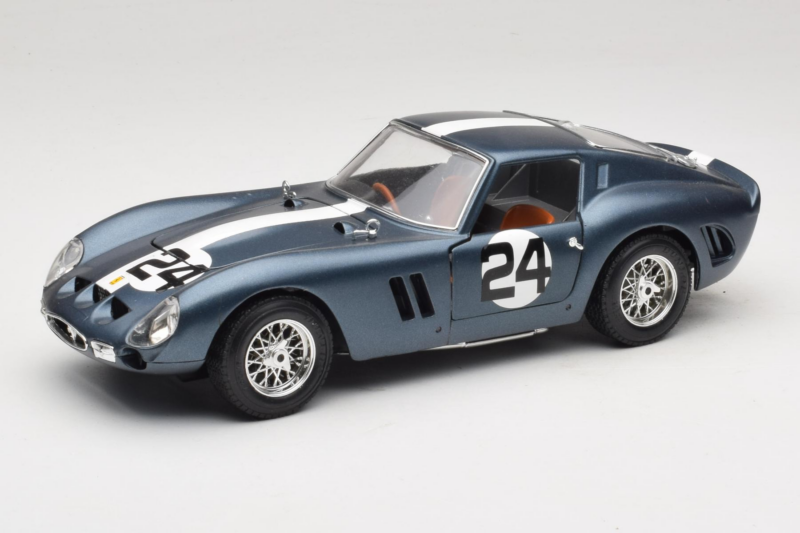 Ferrari 250 GTO #24 Blau Weißer Streifen 1962 Bburago 1:18 3011-B2 Metall