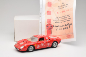 Ferrari 250 LM Rot Weiß Essen Autographs Limitierte Auflage Bburago 1:18 3033-P4 Metall — Bild 8 von 8