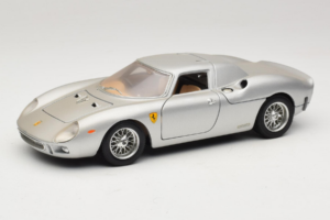 Ferrari 250 LM Silber Bburago 1:18 3033-S1 Metall