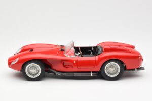 Ferrari 250 Testa Rossa Pontoon Fender Rot CMC 1:18 M-071 Metall — Bild 3 von 6