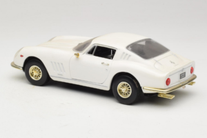 Ferrari 275 GTB/4 Weiß ERTL 1:18 7493 Metall — Bild 7 von 8