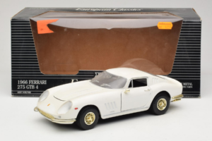 Ferrari 275 GTB/4 Weiß ERTL 1:18 7493 Metall — Bild 8 von 8