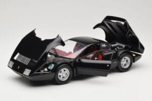 Ferrari 365 GT4/BB Schwarz Kyosho 1:18 08173K Metall — Bild 2 von 8