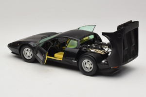 Ferrari 365 GT4 BB Schwarz Chrono 1:18 CH002 Metall — Bild 5 von 8