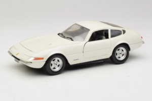 Ferrari 365 GTB/4 Daytona Berlina Weiß Techno Giodi 1:18 74007 Metall