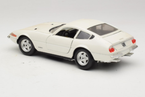 Ferrari 365 GTB/4 Daytona Berlina Weiß Techno Giodi 1:18 74007 Metall — Bild 7 von 8