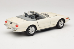 Ferrari 365 GTS/4 Spider Weiß Techno Giodi 1:18 40028 Metall — Bild 3 von 8