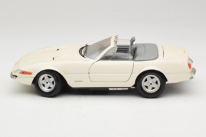 Ferrari 365 GTS/4 Spider Weiß Techno Giodi 1:18 40028 Metall — Bild 4 von 8