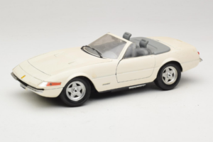 Ferrari 365 GTS/4 Spider Weiß Techno Giodi 1:18 40028 Metall