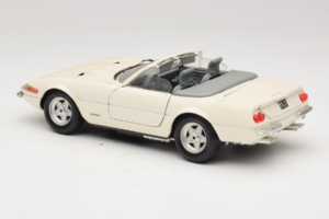 Ferrari 365 GTS/4 Spider Weiß Techno Giodi 1:18 40028 Metall — Bild 7 von 8