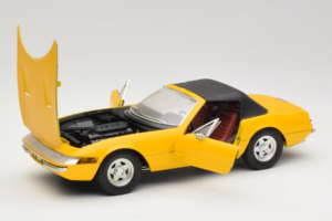 Ferrari 365 GTS Gelb Mit Schwarzem Dach Solido 1:18 8018 Metall — Bild 2 von 8