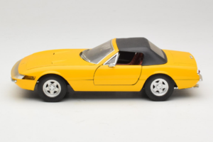 Ferrari 365 GTS Gelb Mit Schwarzem Dach Solido 1:18 8018 Metall — Bild 4 von 8