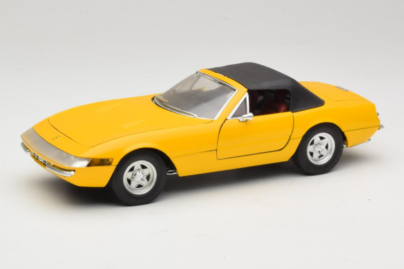 Ferrari 365 GTS Gelb Mit Schwarzem Dach Solido 1:18 8018 Metall