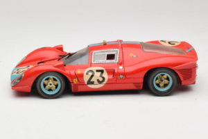 Ferrari 412P #23 W. Mairesse / J. Beurlys Le Mans 1967 Rot Revell 1:18 48826 Metall — Bild 4 von 8