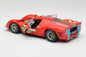Ferrari 412P #23 W. Mairesse / J. Beurlys Le Mans 1967 Rot Revell 1:18 48826 Metall — Bild 5 von 8