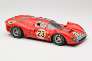 Ferrari 412P #23 W. Mairesse / J. Beurlys Le Mans 1967 Rot Revell 1:18 48826 Metall — Bild 6 von 8