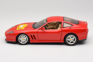 Ferrari 550 Maranello 22 Jahre Ferrari Model Club Rot Bburago 1:18 3064-P2 Metall — Bild 4 von 8
