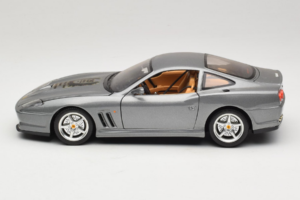 Ferrari 550 Maranello 25 Jahre Ferrari Model Club Silber 2. Version Bburago 1:18 3064-S1 Metall — Bild 4 von 8