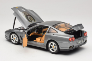 Ferrari 550 Maranello 25 Jahre Ferrari Model Club Silber 2. Version Bburago 1:18 3064-S1 Metall — Bild 5 von 8