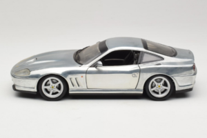 Ferrari 550 Maranello Chrome Silver Hot Wheels 1:18 25740 Metall — Bild 4 von 8
