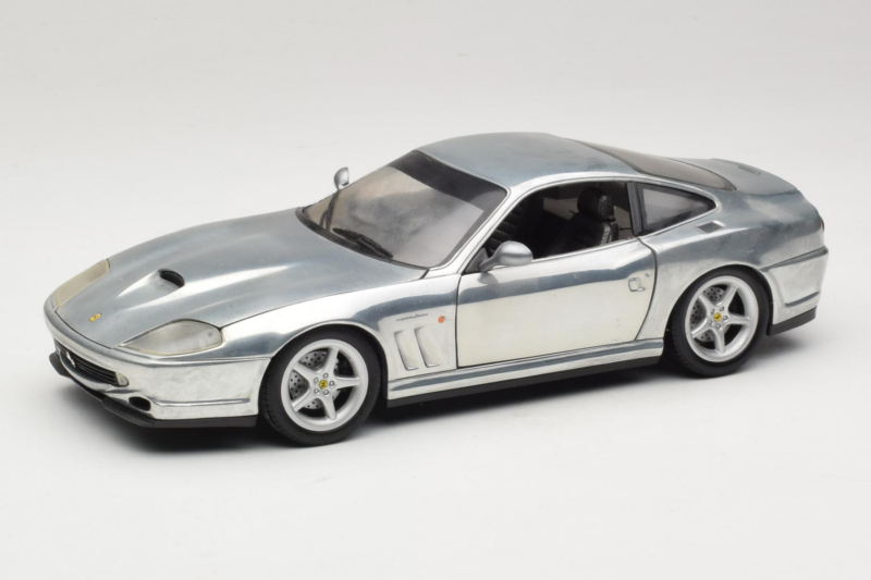 Ferrari 550 Maranello Chrome Silver Hot Wheels 1:18 25740 Metall