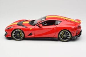 Ferrari 812 Competizione Rosso Corsa Mit Gelben Streifen Bburago 1:18 18-16915 Metall — Bild 4 von 8