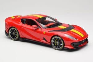 Ferrari 812 Competizione Rosso Corsa Mit Gelben Streifen Bburago 1:18 18-16915 Metall — Bild 6 von 8
