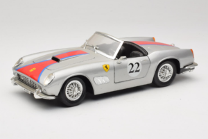 Ferrari California #22 Silber Roter Streifen 1966 Tonka 1:18 01109-S2 Metall