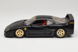 Ferrari F40 Schwarz mit Goldenen Rädern Bburago 1:18 3032-B2 Metall — Bild 4 von 8
