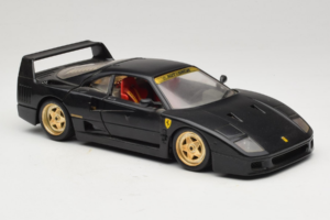 Ferrari F40 Schwarz mit Goldenen Rädern Bburago 1:18 3032-B2 Metall — Bild 6 von 8