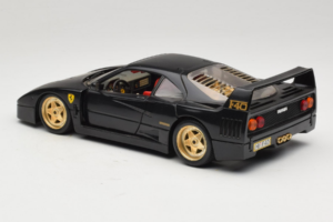 Ferrari F40 Schwarz mit Goldenen Rädern Bburago 1:18 3032-B2 Metall — Bild 7 von 8