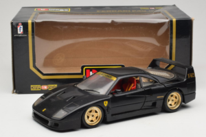 Ferrari F40 Schwarz mit Goldenen Rädern Bburago 1:18 3032-B2 Metall — Bild 8 von 8