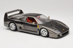 Ferrari F40 Chrome Black Bburago 1:18 3401-B1 Metall — Bild 6 von 8