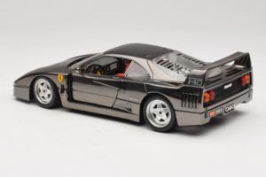 Ferrari F40 Chrome Black Bburago 1:18 3401-B1 Metall — Bild 7 von 8