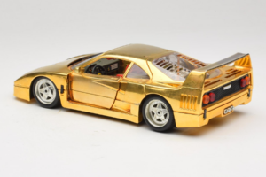 Ferrari F40 Chrome Gold Limited Edition 250 pcs Bburago 1:18 3332-G1 Metall — Bild 7 von 8
