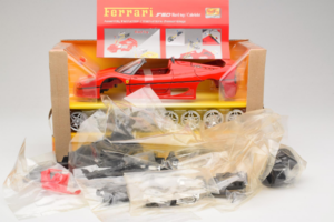 Ferrari F40 Rot Model Kit Maisto 1:18 39822 Metall — Bild 2 von 2