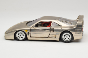 Ferrari F40 Dark Chrome Silver Kroymans Limitierte Auflage Bburago 1:18 3032-C2 Metall — Bild 4 von 8