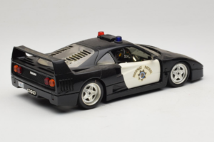 Ferrari F40 Highway Patrol Schwarz Weiß Bburago 1:18 3022-H1 Metall — Bild 3 von 8