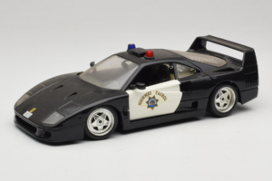 Ferrari F40 Highway Patrol Schwarz Weiß Bburago 1:18 3022-H1 Metall