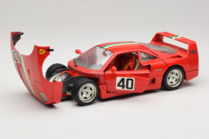Ferrari F40 #40 Rot mit Italienischer Flagge Bburago 1:18 3032-P1 Metall — Bild 2 von 8