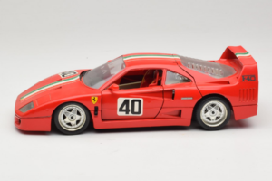 Ferrari F40 #40 Rot mit Italienischer Flagge Bburago 1:18 3032-P1 Metall — Bild 4 von 8