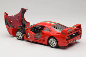 Ferrari F40 #40 Rot mit Italienischer Flagge Bburago 1:18 3032-P1 Metall — Bild 5 von 8