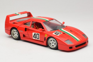 Ferrari F40 #40 Rot mit Italienischer Flagge Bburago 1:18 3032-P1 Metall — Bild 6 von 8