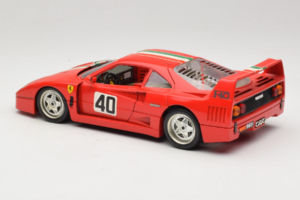 Ferrari F40 #40 Rot mit Italienischer Flagge Bburago 1:18 3032-P1 Metall — Bild 7 von 8