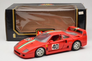 Ferrari F40 #40 Rot mit Italienischer Flagge Bburago 1:18 3032-P1 Metall — Bild 8 von 8
