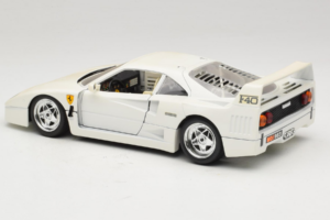 Ferrari F40 Weiß Bburago 1:18 3332-W4 Metall — Bild 7 von 8