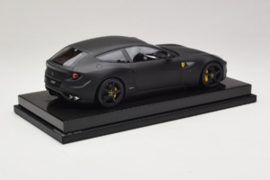 Ferrari FF Matte Black MR Collection 1:18 FERR04CAL Resin — Bild 3 von 7